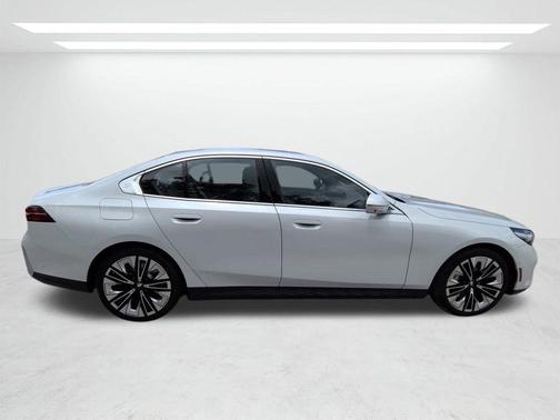 Mineral White Metallic 2027 BMW 530 i