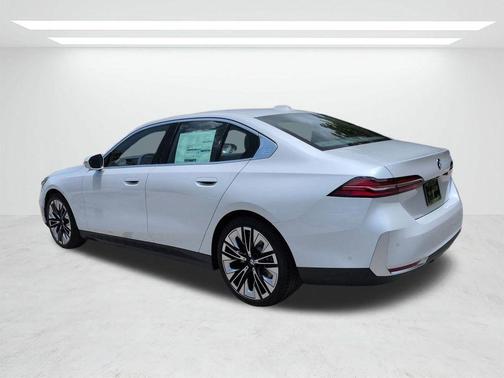 Mineral White Metallic 2027 BMW 530 i