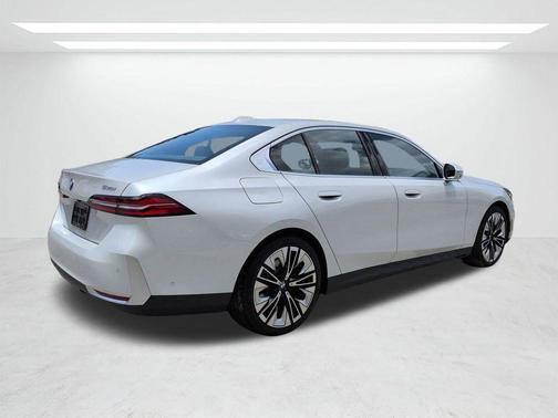 Mineral White Metallic 2027 BMW 530 i