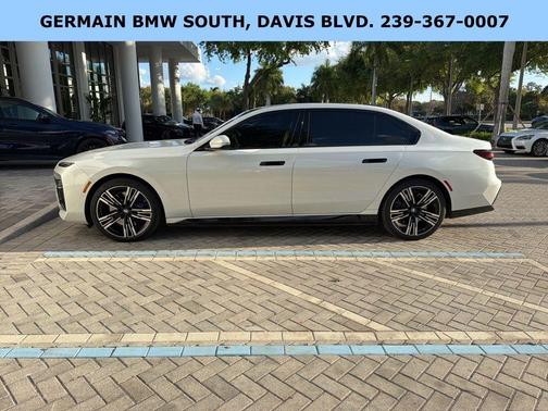 White Metallic 2023 BMW i7 xDrive60