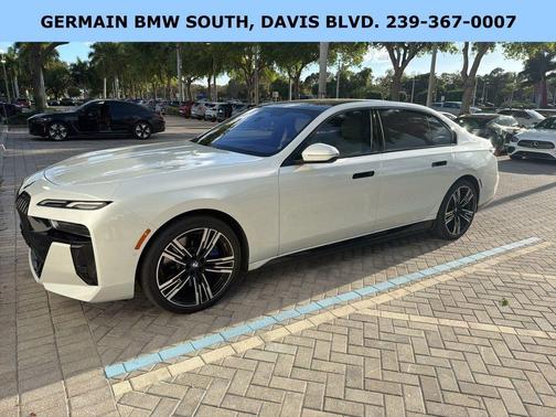 White Metallic 2023 BMW i7 xDrive60