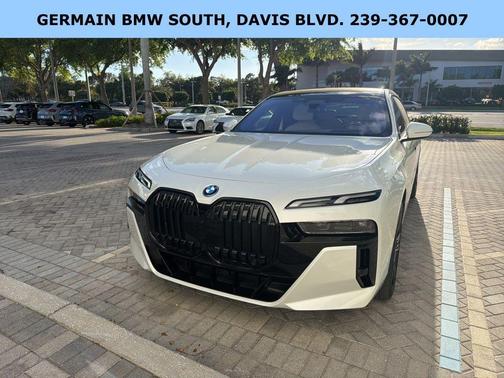 White Metallic 2023 BMW i7 xDrive60