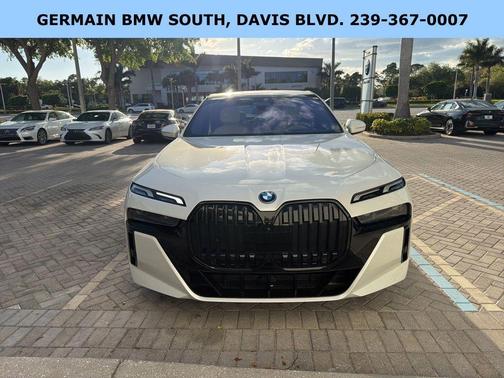 White Metallic 2023 BMW i7 xDrive60