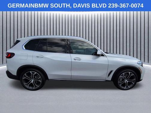 Mineral White Metallic 2023 BMW X5 sDrive40i