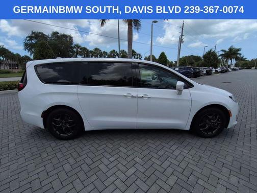 Bright White Clearcoat 2019 Chrysler Pacifica Touring Plus