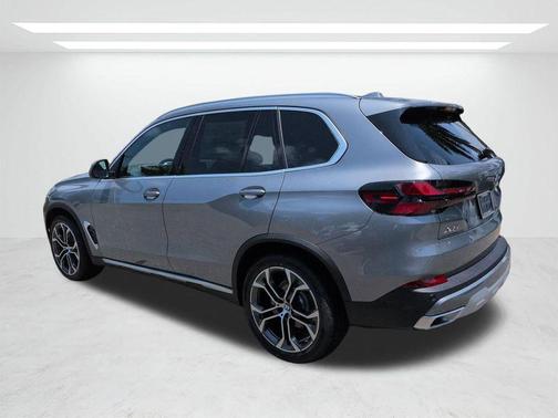 Gray Metallic 2026 BMW X5 xDrive40i