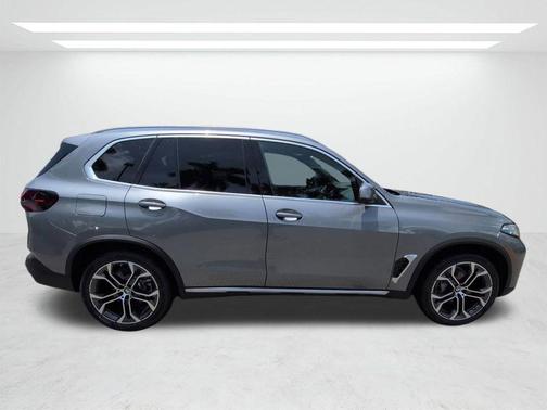 Gray Metallic 2026 BMW X5 xDrive40i