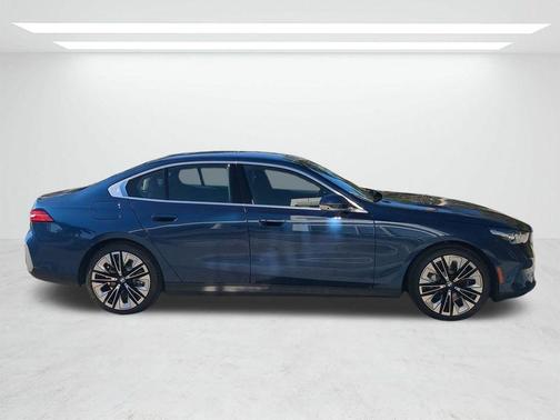 2026 BMW 530 i xDrive