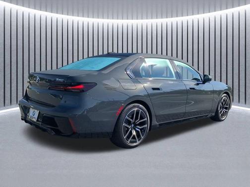 2026 BMW 740 i xDrive