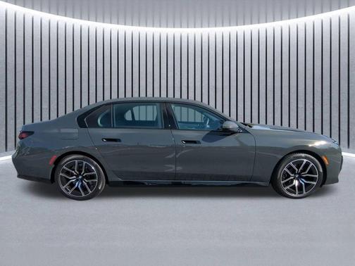 2026 BMW 740 i xDrive