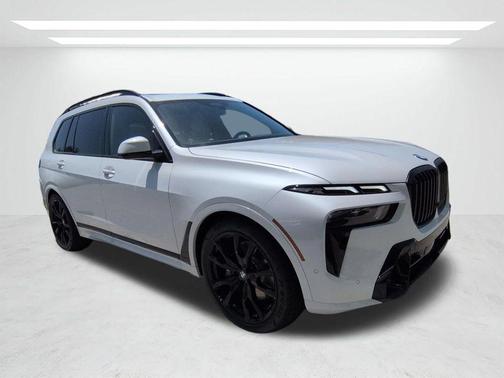 Mineral White Metallic 2027 BMW X7 xDrive40i
