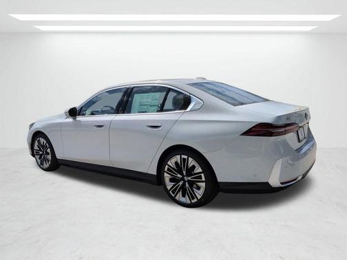 Alpine White 2026 BMW i5 eDrive40