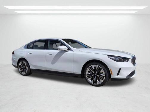 Alpine White 2026 BMW i5 eDrive40