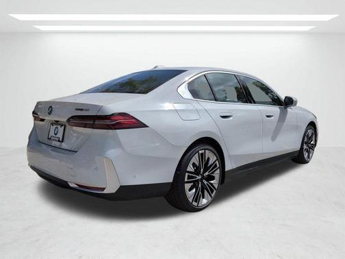 Alpine White 2026 BMW i5 eDrive40