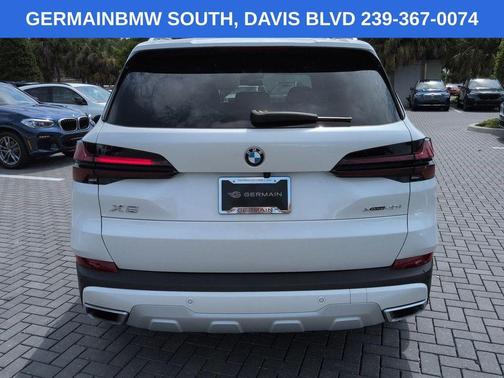 Mineral White Metallic 2024 BMW X5 xDrive40i