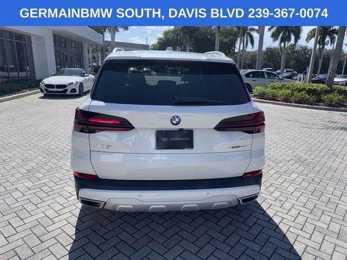 Mineral White Metallic 2024 BMW X5 xDrive40i