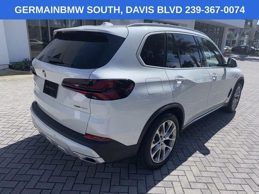 Mineral White Metallic 2024 BMW X5 xDrive40i