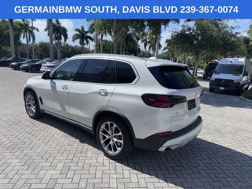 Mineral White Metallic 2024 BMW X5 xDrive40i