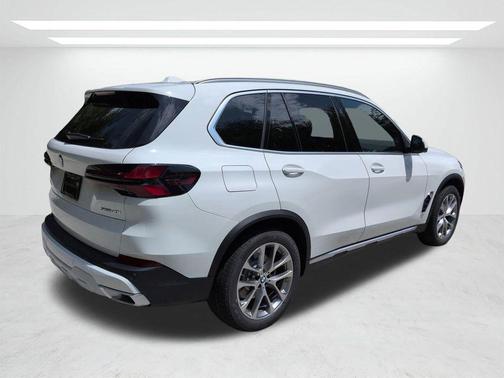 Alpine White 2026 BMW X5 sDrive40i