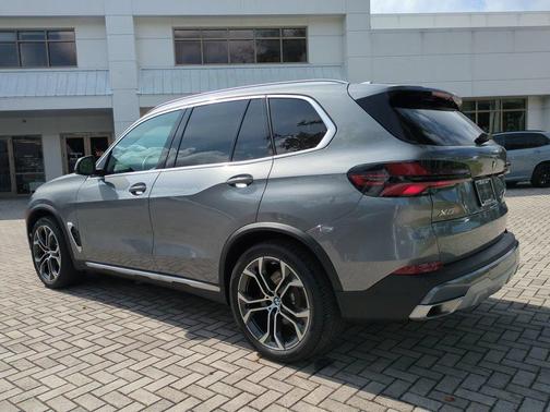 Gray Metallic 2026 BMW X5 xDrive40i