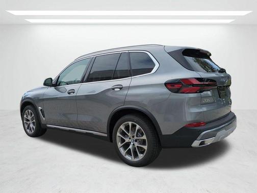 Gray Metallic 2026 BMW X5 sDrive40i