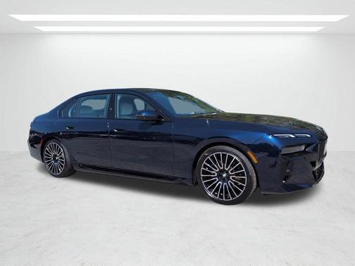 Tanzanite Blue II Metallic 2026 BMW i7 EDrive50