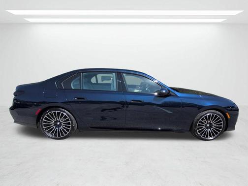 Tanzanite Blue II Metallic 2026 BMW i7 EDrive50