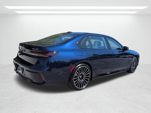 Tanzanite Blue II Metallic 2026 BMW i7 EDrive50