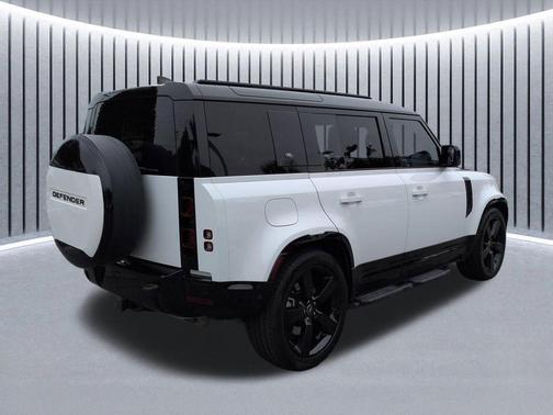 2024 Land Rover Defender P400 X-Dynamic SE