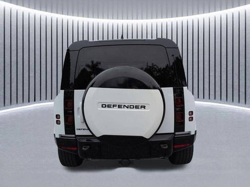 2024 Land Rover Defender P400 X-Dynamic SE