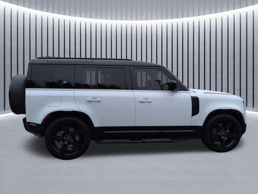2024 Land Rover Defender P400 X-Dynamic SE