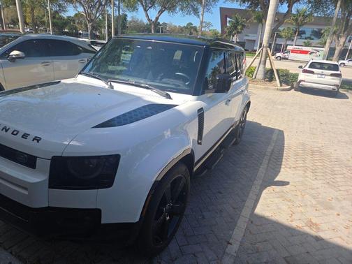 2024 Land Rover Defender P400 X-Dynamic SE