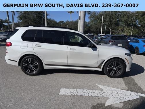 2022 BMW X7 M50i