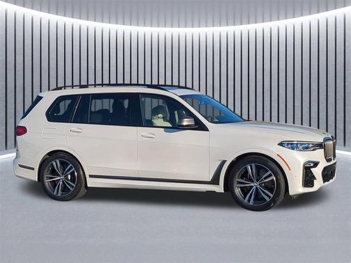 2022 BMW X7 M50i