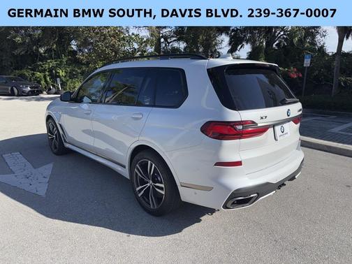 2022 BMW X7 M50i