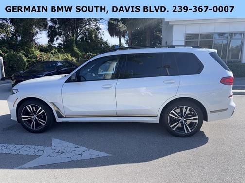 2022 BMW X7 M50i
