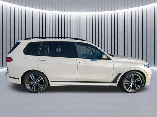 2022 BMW X7 M50i