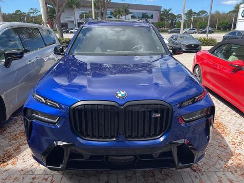 2023 BMW X7 M60i