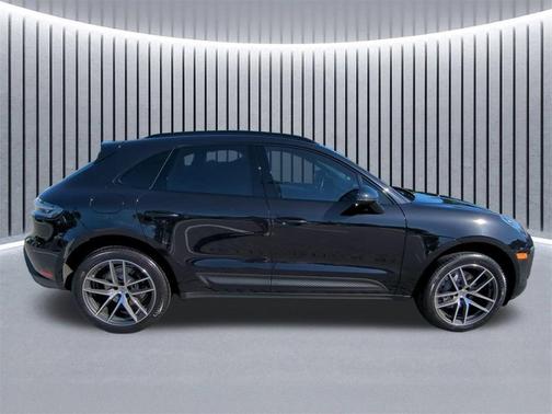 2022 Porsche Macan Base