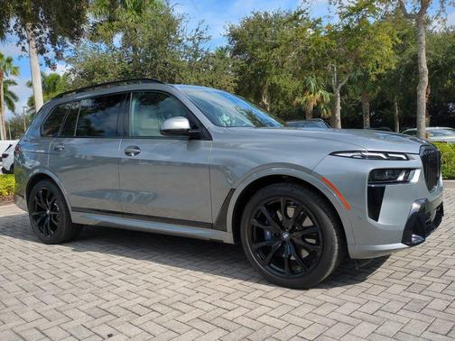 Gray Metallic 2026 BMW X7 xDrive40i