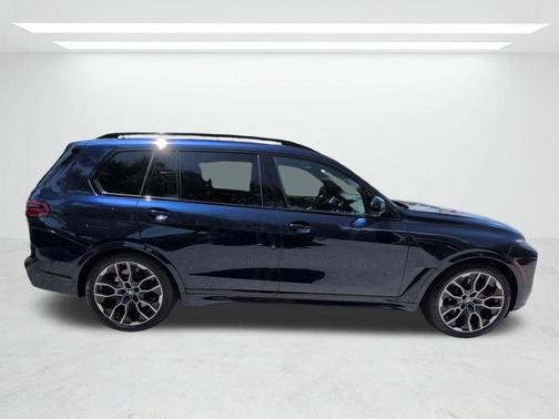 Tanzanite Blue II Metallic 2027 BMW X7 M60i