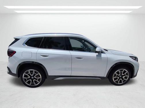 Mineral White Metallic 2026 BMW X1 xDrive28i