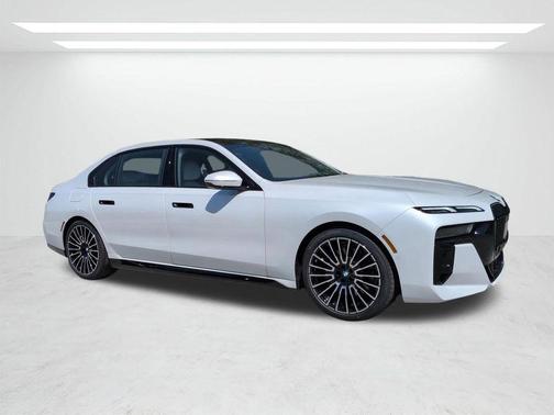 Mineral White Metallic 2026 BMW 740 i