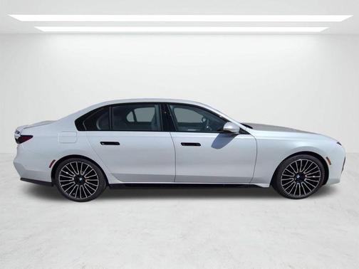 Mineral White Metallic 2026 BMW 740 i