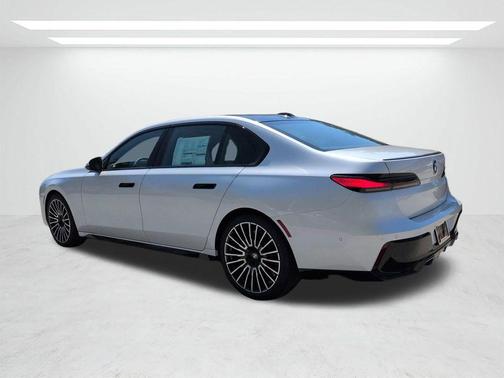 Mineral White Metallic 2026 BMW 740 i