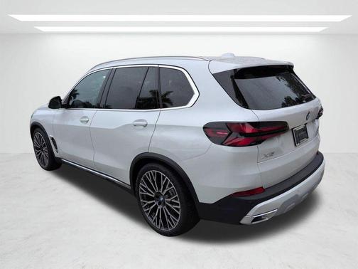 Mineral White Metallic 2026 BMW X5 sDrive40i