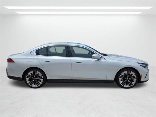 2025 BMW 530 i