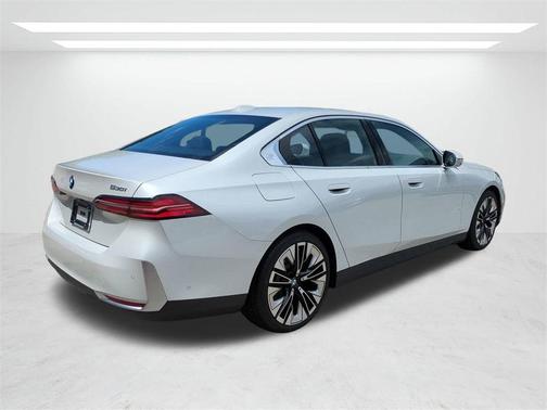 2025 BMW 530 i