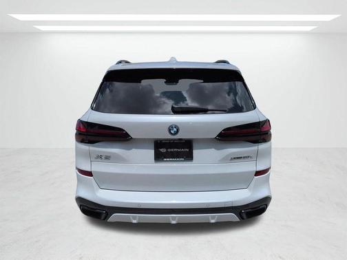 Mineral White Metallic 2026 BMW X5 PHEV xDrive50e