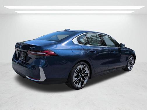 Phytonic Blue Metallic 2026 BMW i5 xDrive40